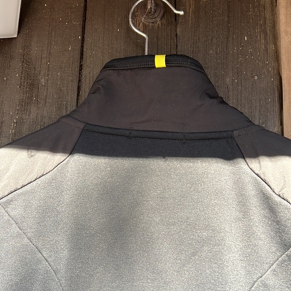 Men’s Polo Performance Nylon, Polyster men’s Jacket. Size XL with yellow zipper - Picture 7 of 9